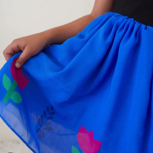 Taylor Joelle "Frozen" Snowdrift Adventure Dress & Cape - Picture 4 of 8